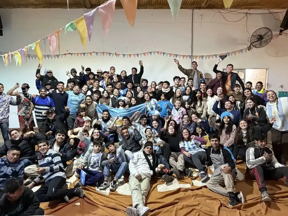Jóvenes de la comunidad en misión en Villa del Prado